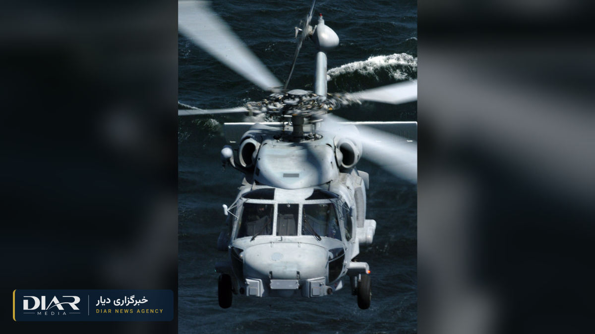 Un hélicoptère MH-60R Seahawk de la marine américaine en vol