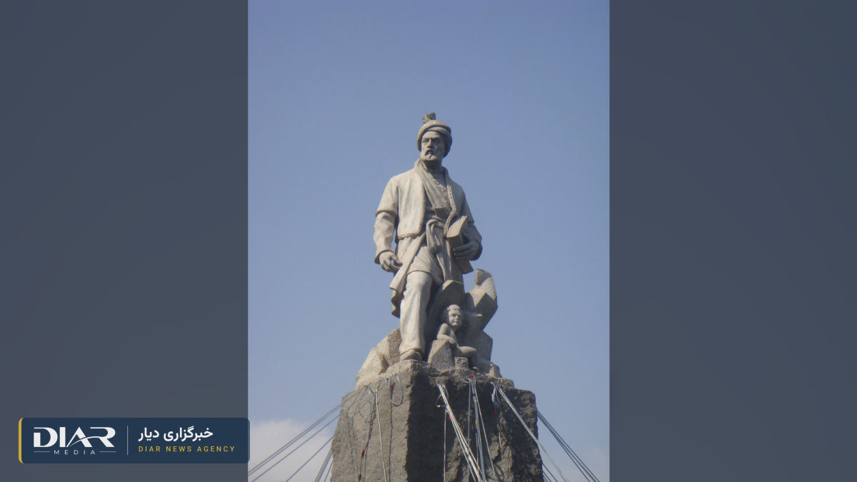 میدان فردوسی تهران، از مراکز قدیمی خرید و فروش ارز در پایتخت. تصویر آرشیوی؛ عکس: Orijentolog، مجوز CC BY-SA 3.0، ویکی‌مدیا کامنز