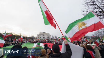 تجمع حامیان شاهزاده رضا پهلوی مقابل سفارت جمهوری اسلامی در باکو و تفلیس