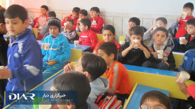 Scholen in Iran: Onderwijs stuurt mensen om propaganda te maken tegen prins Reza Pahlavi